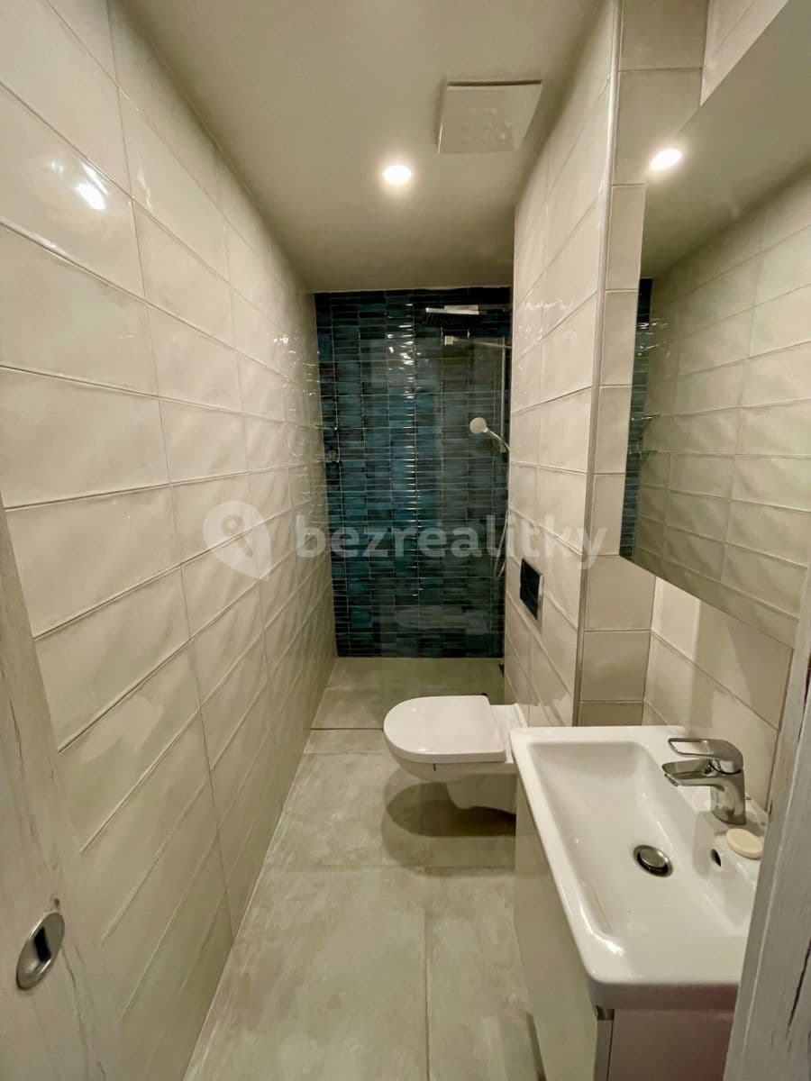 Pronájem bytu 1+kk 27 m², Černomořská, Praha, Praha Pronájem bytu 1+kk 27 m², Černomořská, Praha, Praha