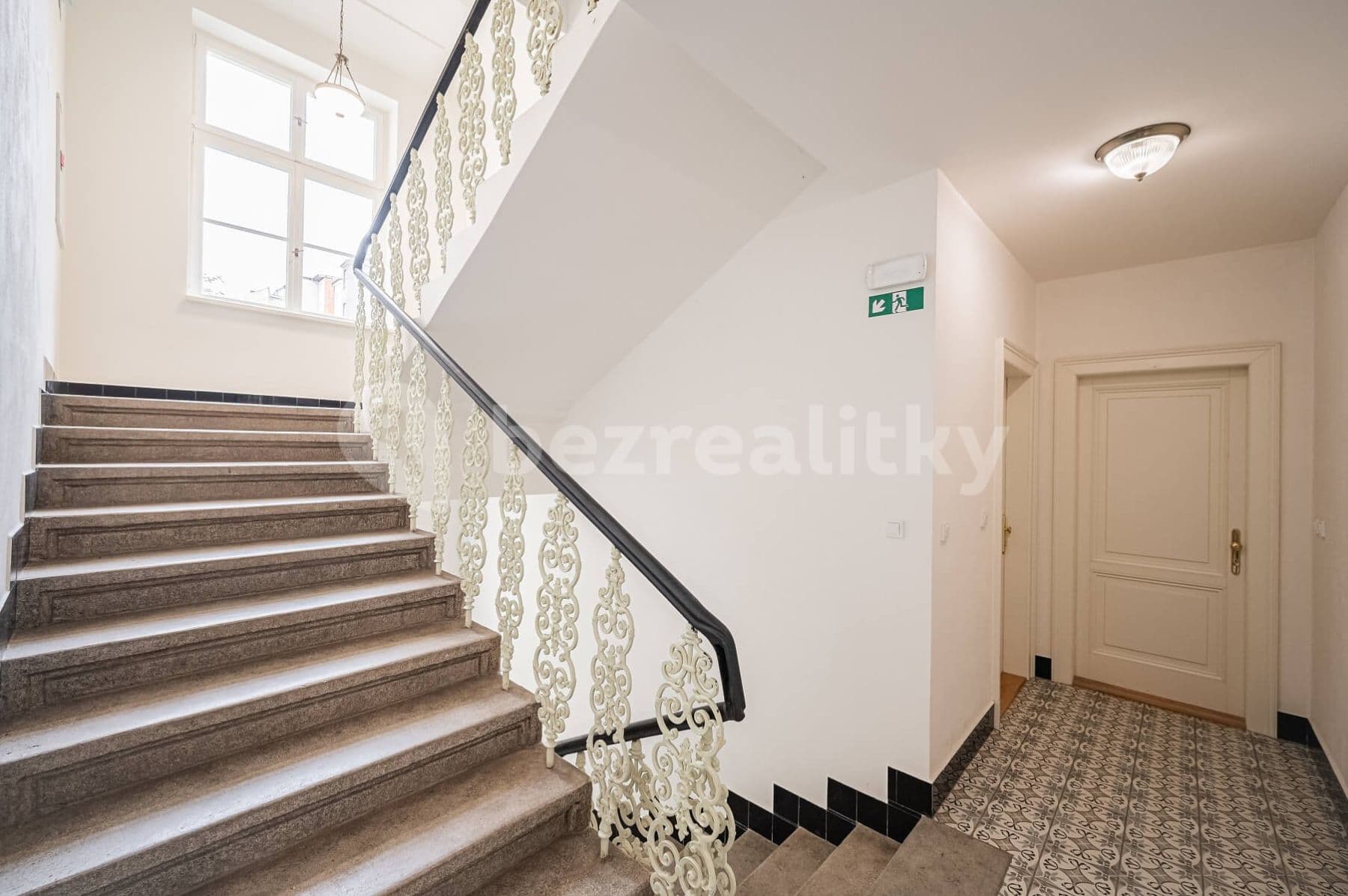 Pronájem bytu 1+kk 27 m², Černomořská, Praha, Praha Pronájem bytu 1+kk 27 m², Černomořská, Praha, Praha