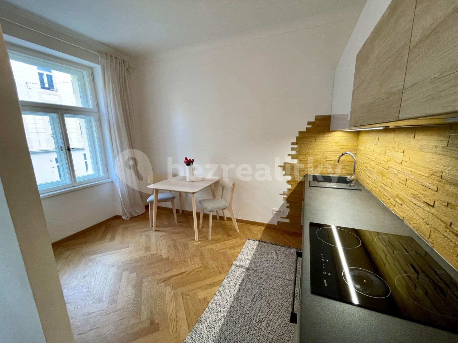 Pronájem bytu 1+kk 27 m², Černomořská, Praha, Praha Pronájem bytu 1+kk 27 m², Černomořská, Praha, Praha