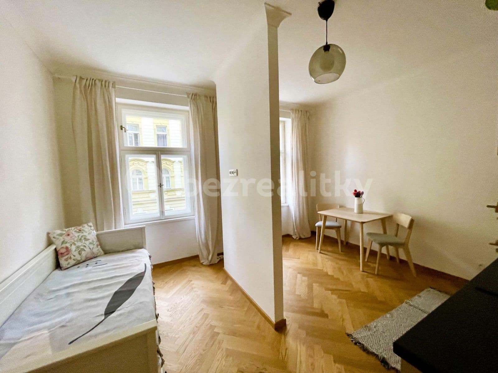 Pronájem bytu 1+kk 27 m², Černomořská, Praha, Praha Pronájem bytu 1+kk 27 m², Černomořská, Praha, Praha