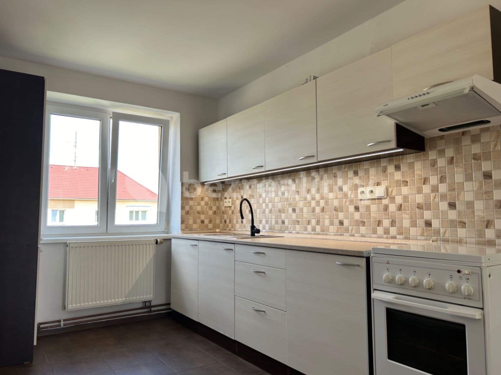 Pronájem bytu 2+1 58 m², Sakařova, Pardubice, Pardubický kraj Pronájem bytu 2+1 58 m², Sakařova, Pardubice, Pardubický kraj