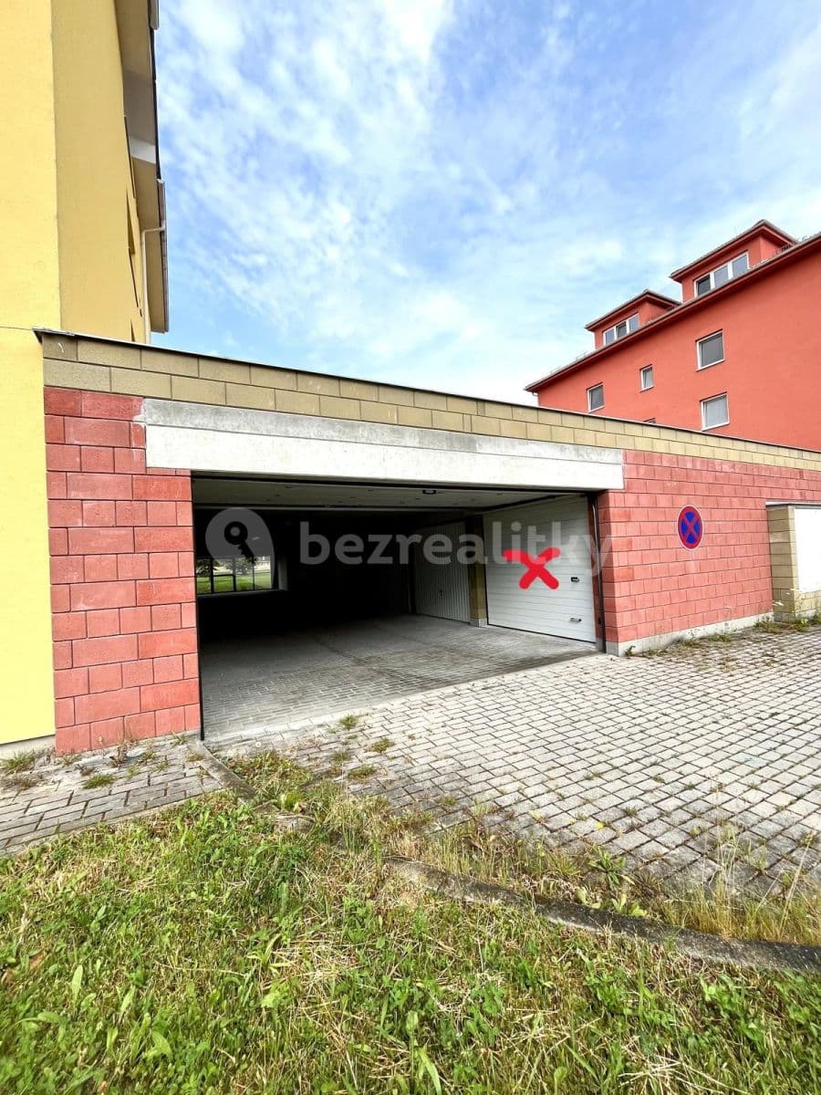 Pronájem garáže 16 m², Spojovací, České Budějovice, Jihočeský kraj Pronájem garáže 16 m², Spojovací, České Budějovice, Jihočeský kraj