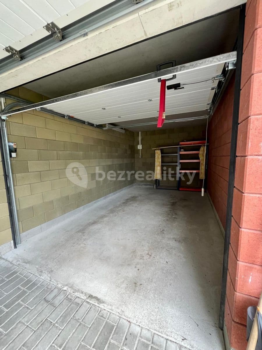 Pronájem garáže 16 m², Spojovací, České Budějovice, Jihočeský kraj Pronájem garáže 16 m², Spojovací, České Budějovice, Jihočeský kraj