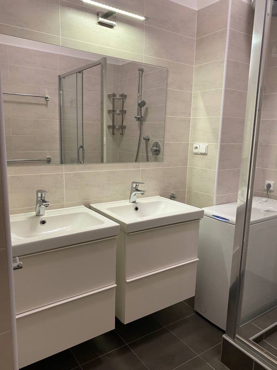Pronájem bytu 2+1 62 m², 5. května, Praha, Praha Pronájem bytu 2+1 62 m², 5. května, Praha, Praha
