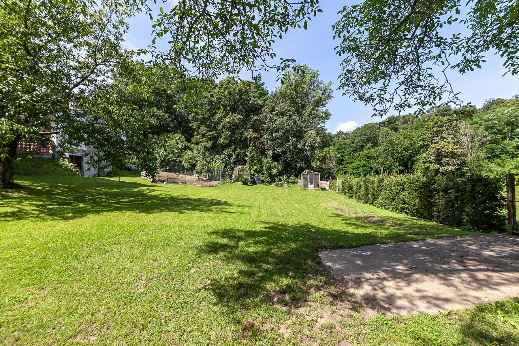 Prodej pozemku 886 m², K Dálnici, Panenské Břežany, Středočeský kraj Prodej pozemku 886 m², K Dálnici, Panenské Břežany, Středočeský kraj