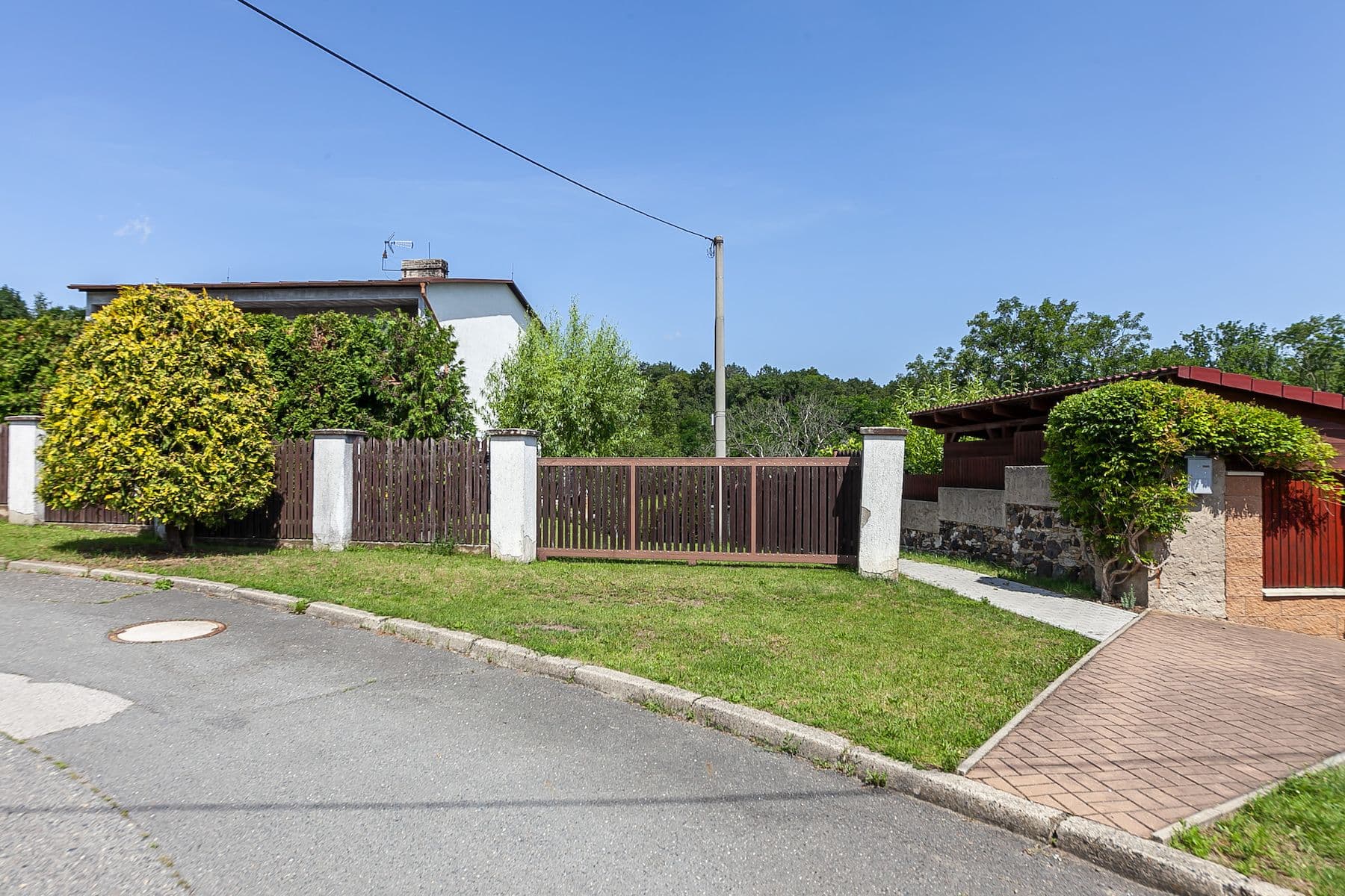 Prodej pozemku 886 m², K Dálnici, Panenské Břežany, Středočeský kraj Prodej pozemku 886 m², K Dálnici, Panenské Břežany, Středočeský kraj