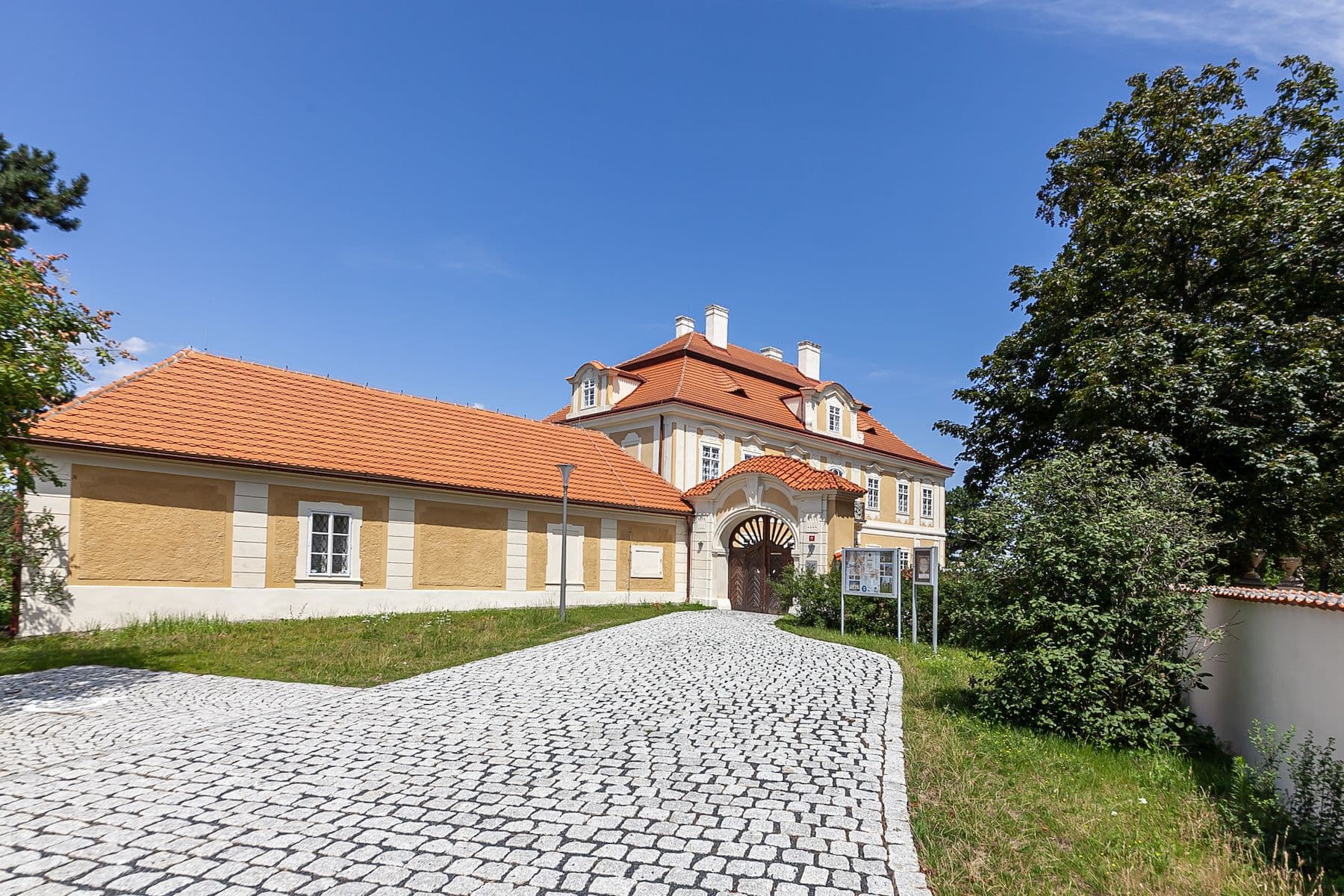 Prodej pozemku 886 m², K Dálnici, Panenské Břežany, Středočeský kraj Prodej pozemku 886 m², K Dálnici, Panenské Břežany, Středočeský kraj