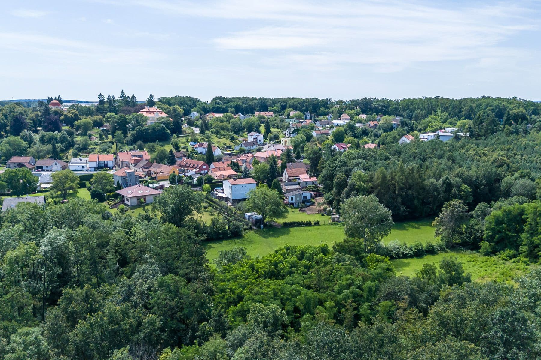 Prodej pozemku 886 m², K Dálnici, Panenské Břežany, Středočeský kraj Prodej pozemku 886 m², K Dálnici, Panenské Břežany, Středočeský kraj