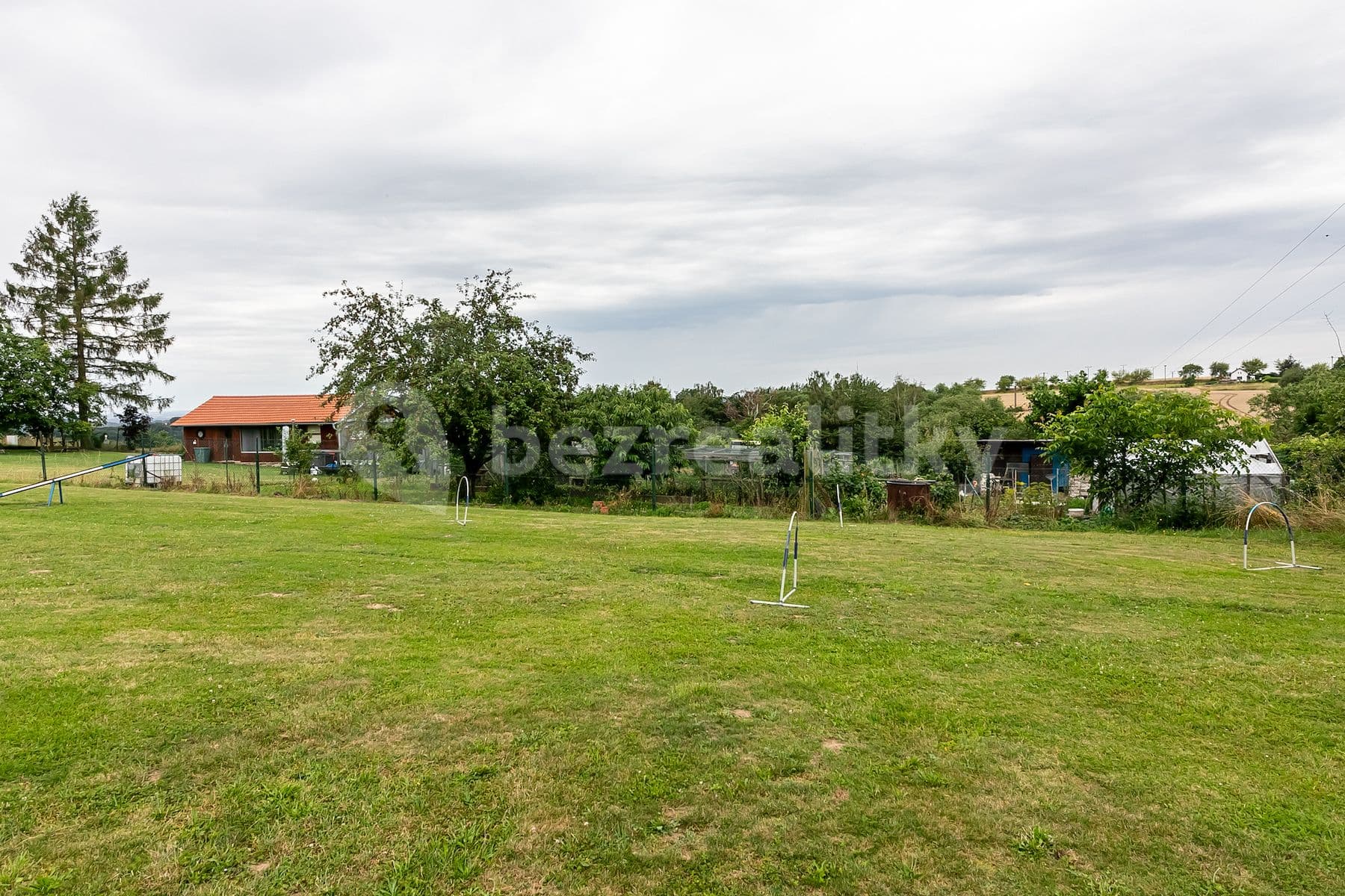 Prodej pozemku 1.800 m², Podveky, Podveky, Středočeský kraj Prodej pozemku 1.800 m², Podveky, Podveky, Středočeský kraj