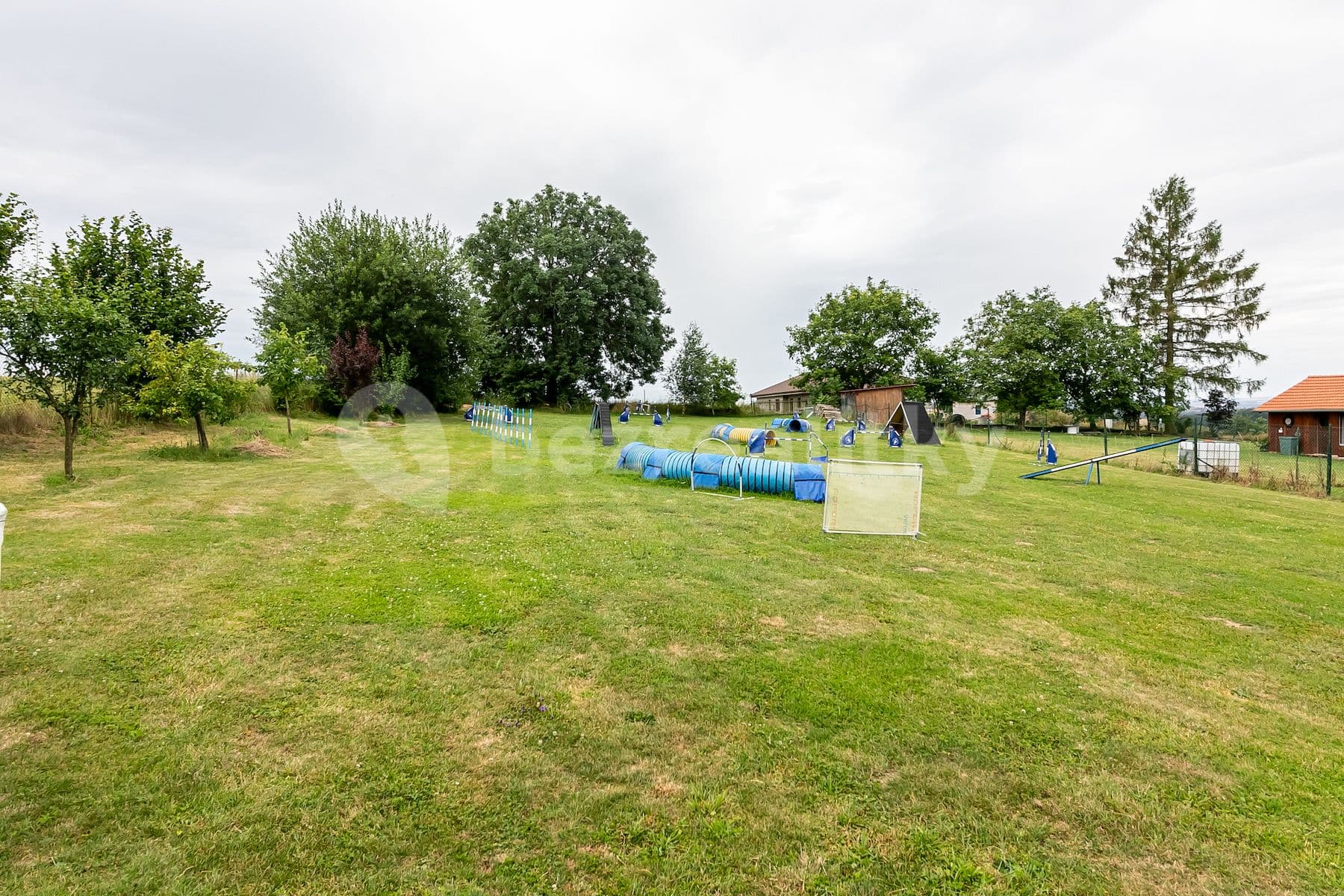 Prodej pozemku 1.800 m², Podveky, Podveky, Středočeský kraj Prodej pozemku 1.800 m², Podveky, Podveky, Středočeský kraj