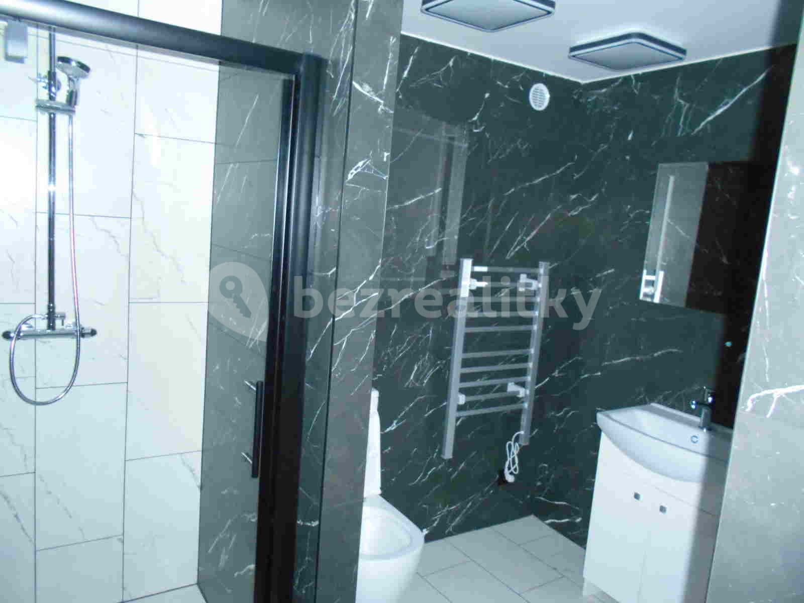 Pronájem bytu 2+kk 57 m², Česká, Louny, Ústecký kraj Pronájem bytu 2+kk 57 m², Česká, Louny, Ústecký kraj