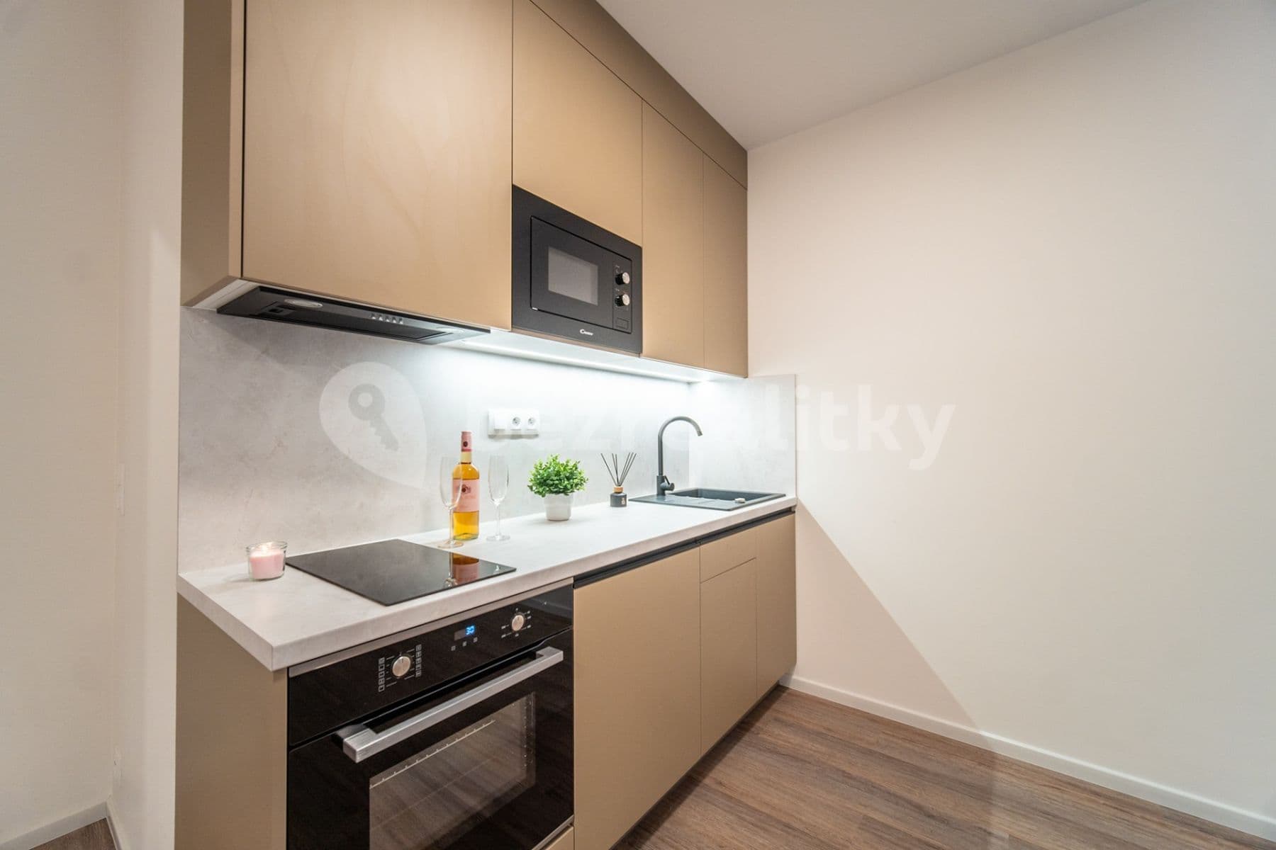 Pronájem bytu 1+kk 43 m², Nurmiho, Praha, Praha Pronájem bytu 1+kk 43 m², Nurmiho, Praha, Praha