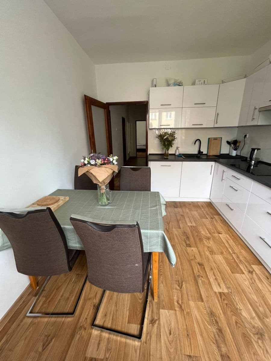 Pronájem bytu 3+1 70 m², Herálecká Ⅲ, Praha, Praha Pronájem bytu 3+1 70 m², Herálecká Ⅲ, Praha, Praha