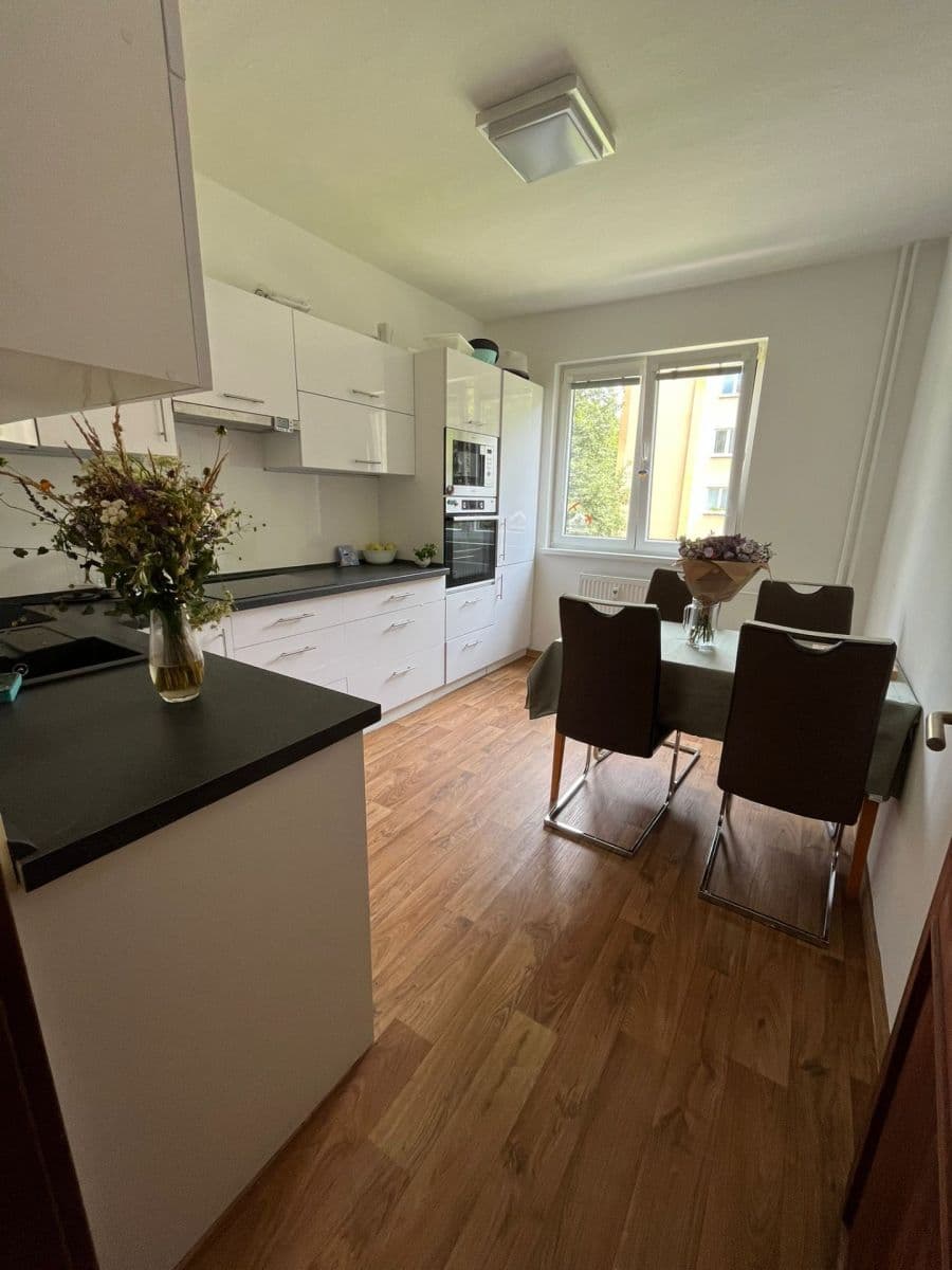Pronájem bytu 3+1 70 m², Herálecká Ⅲ, Praha, Praha Pronájem bytu 3+1 70 m², Herálecká Ⅲ, Praha, Praha