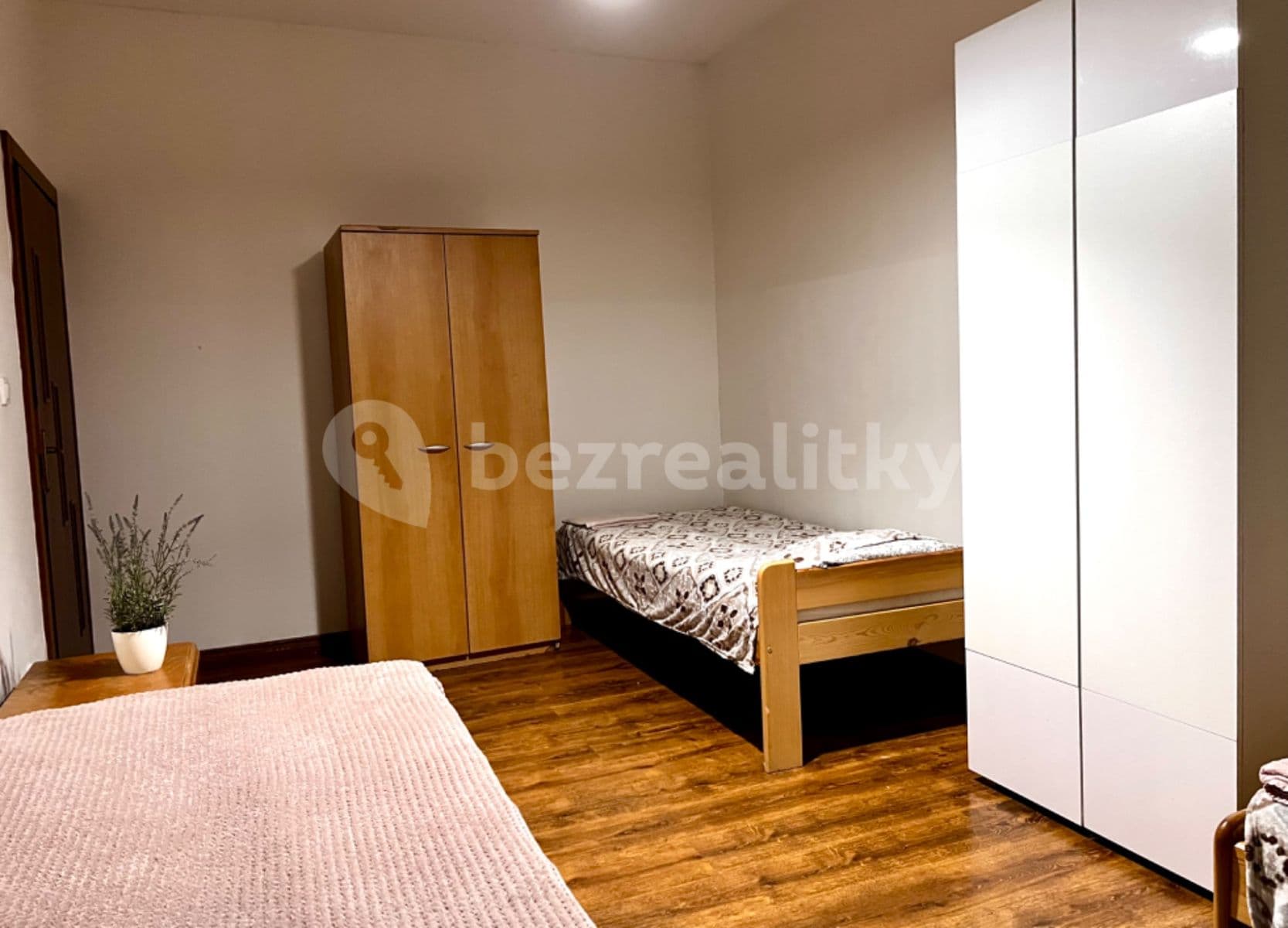 Pronájem bytu 1+kk 120 m², Vlašimská, Benešov, Středočeský kraj Pronájem bytu 1+kk 120 m², Vlašimská, Benešov, Středočeský kraj