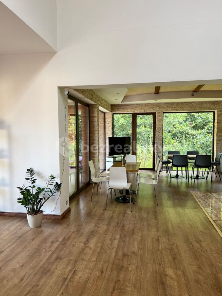 Pronájem bytu 1+kk 120 m², Vlašimská, Benešov, Středočeský kraj Pronájem bytu 1+kk 120 m², Vlašimská, Benešov, Středočeský kraj