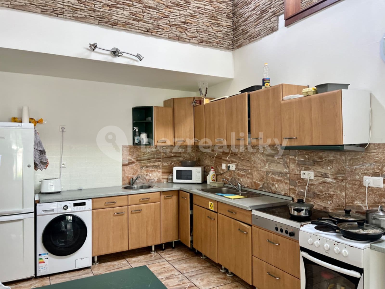 Pronájem bytu 1+kk 120 m², Vlašimská, Benešov, Středočeský kraj Pronájem bytu 1+kk 120 m², Vlašimská, Benešov, Středočeský kraj