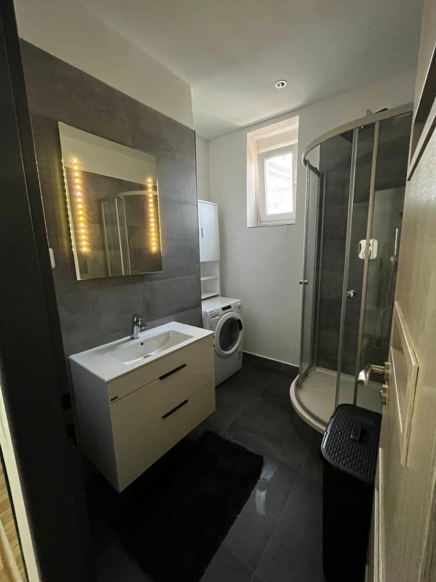 Pronájem bytu 2+kk 44 m², Amálská, Kladno, Středočeský kraj Pronájem bytu 2+kk 44 m², Amálská, Kladno, Středočeský kraj