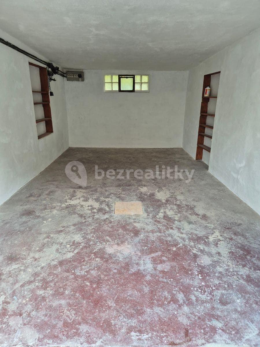 Pronájem garáže 19 m², U První baterie, Praha, Praha Pronájem garáže 19 m², U První baterie, Praha, Praha