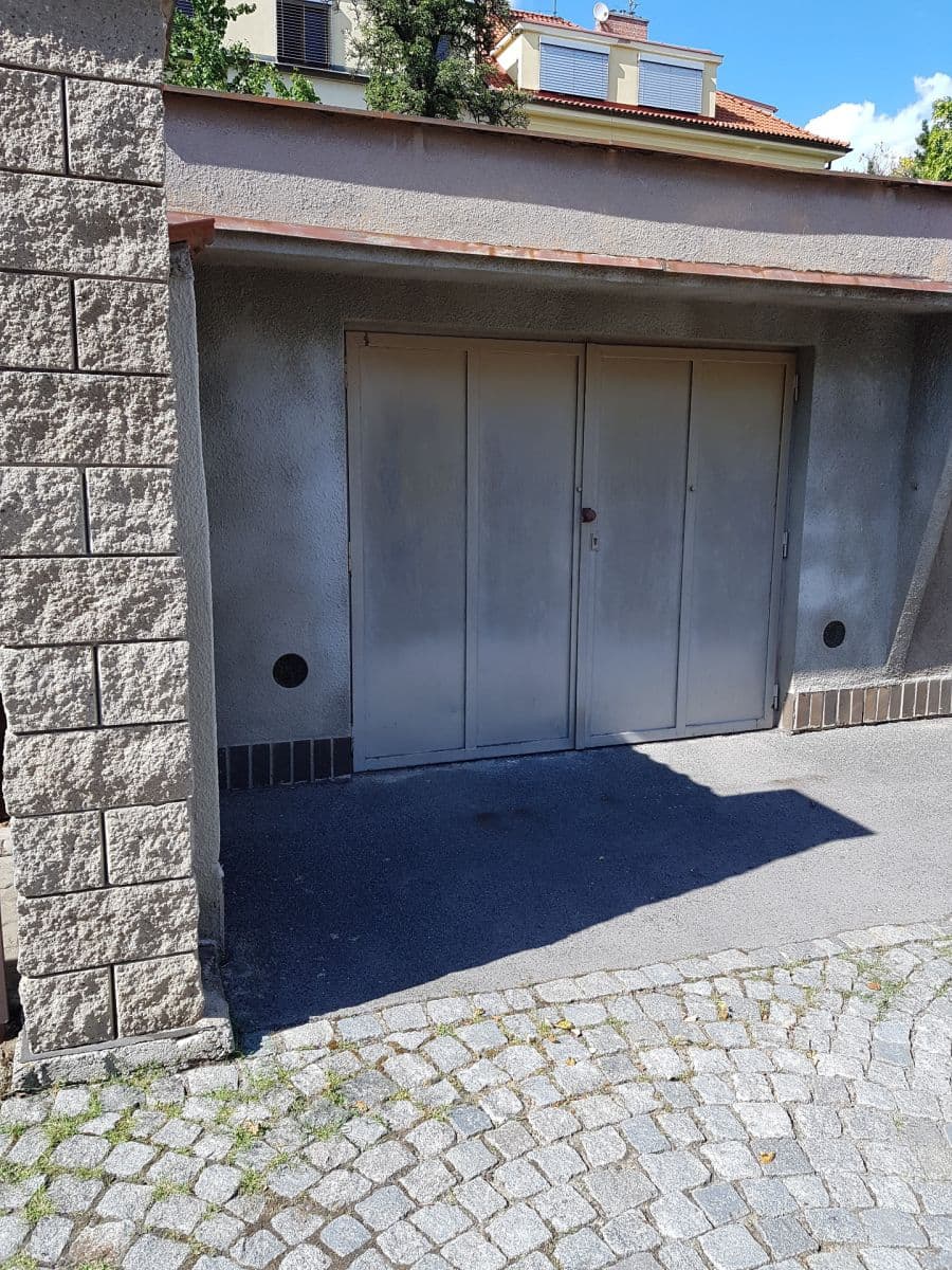 Pronájem garáže 19 m², U První baterie, Praha, Praha Pronájem garáže 19 m², U První baterie, Praha, Praha