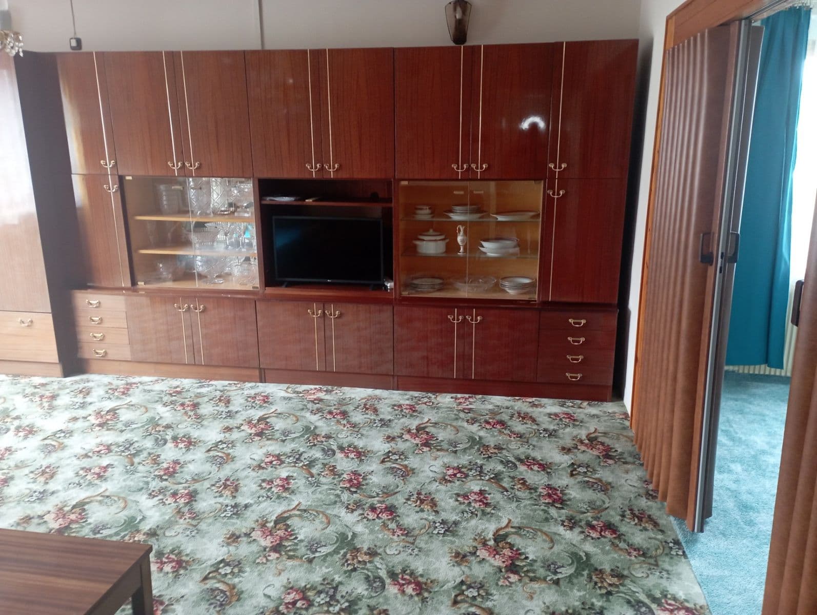 Pronájem bytu 2+1 80 m², 1. máje, Tuchlovice, Středočeský kraj Pronájem bytu 2+1 80 m², 1. máje, Tuchlovice, Středočeský kraj