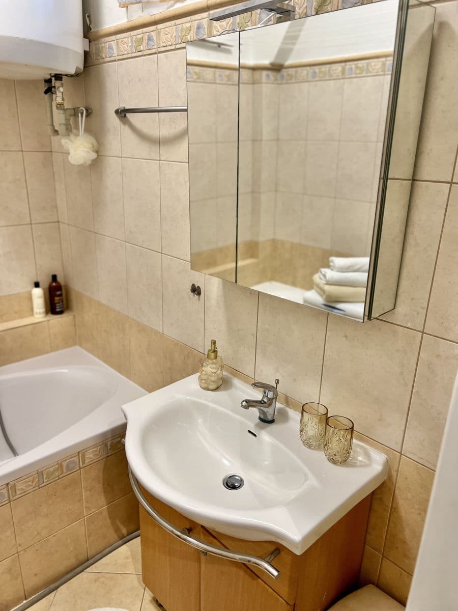 Pronájem bytu 25 m², Na Bitevní Pláni, Praha, Praha Pronájem bytu 25 m², Na Bitevní Pláni, Praha, Praha