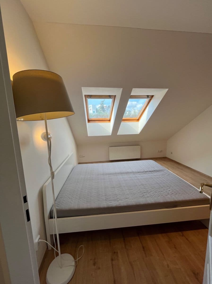 Pronájem bytu 4+kk 100 m², Pod Kavalírkou, Praha, Praha Pronájem bytu 4+kk 100 m², Pod Kavalírkou, Praha, Praha