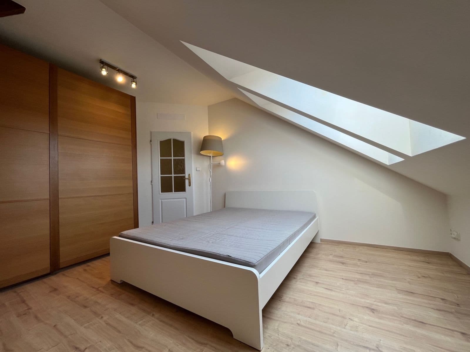 Pronájem bytu 4+kk 100 m², Pod Kavalírkou, Praha, Praha Pronájem bytu 4+kk 100 m², Pod Kavalírkou, Praha, Praha