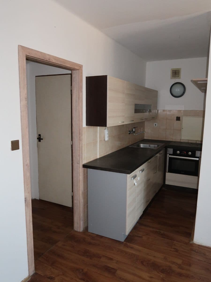 Pronájem bytu 2+kk 34 m², Veverkova, Hradec Králové, Královéhradecký kraj Pronájem bytu 2+kk 34 m², Veverkova, Hradec Králové, Královéhradecký kraj