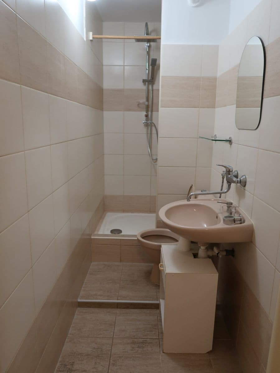 Pronájem bytu 2+kk 34 m², Veverkova, Hradec Králové, Královéhradecký kraj Pronájem bytu 2+kk 34 m², Veverkova, Hradec Králové, Královéhradecký kraj