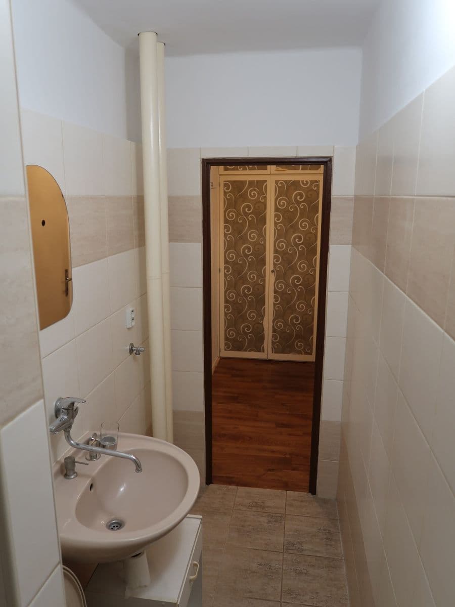 Pronájem bytu 2+kk 34 m², Veverkova, Hradec Králové, Královéhradecký kraj Pronájem bytu 2+kk 34 m², Veverkova, Hradec Králové, Královéhradecký kraj