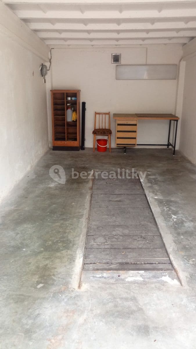 Pronájem garáže 18 m², Šrámkova, Brno, Jihomoravský kraj Pronájem garáže 18 m², Šrámkova, Brno, Jihomoravský kraj
