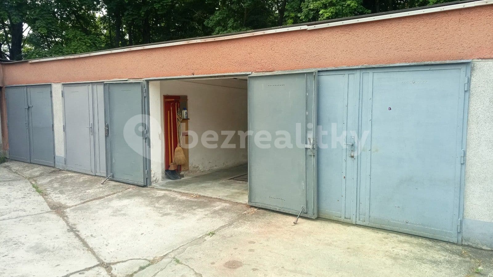 Pronájem garáže 18 m², Šrámkova, Brno, Jihomoravský kraj Pronájem garáže 18 m², Šrámkova, Brno, Jihomoravský kraj