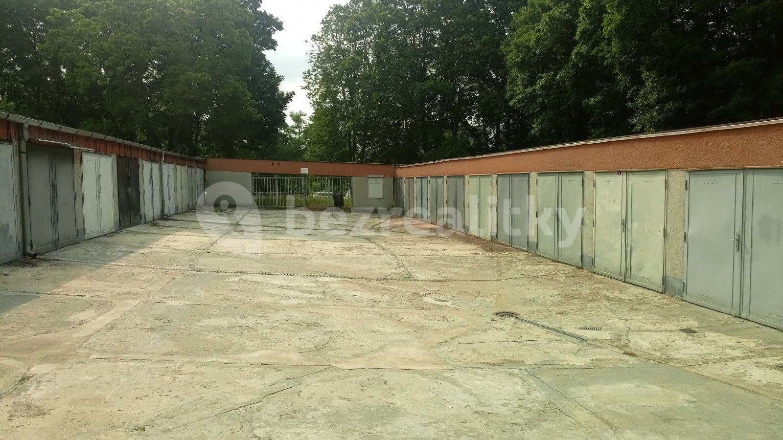 Pronájem garáže 18 m², Šrámkova, Brno, Jihomoravský kraj Pronájem garáže 18 m², Šrámkova, Brno, Jihomoravský kraj