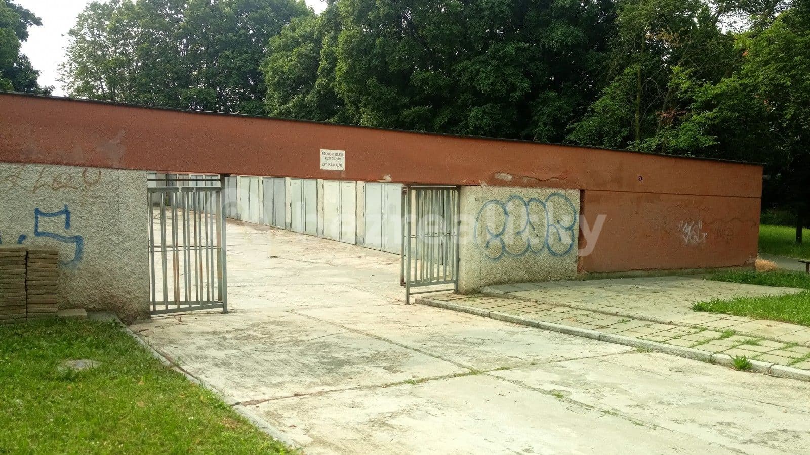Pronájem garáže 18 m², Šrámkova, Brno, Jihomoravský kraj Pronájem garáže 18 m², Šrámkova, Brno, Jihomoravský kraj