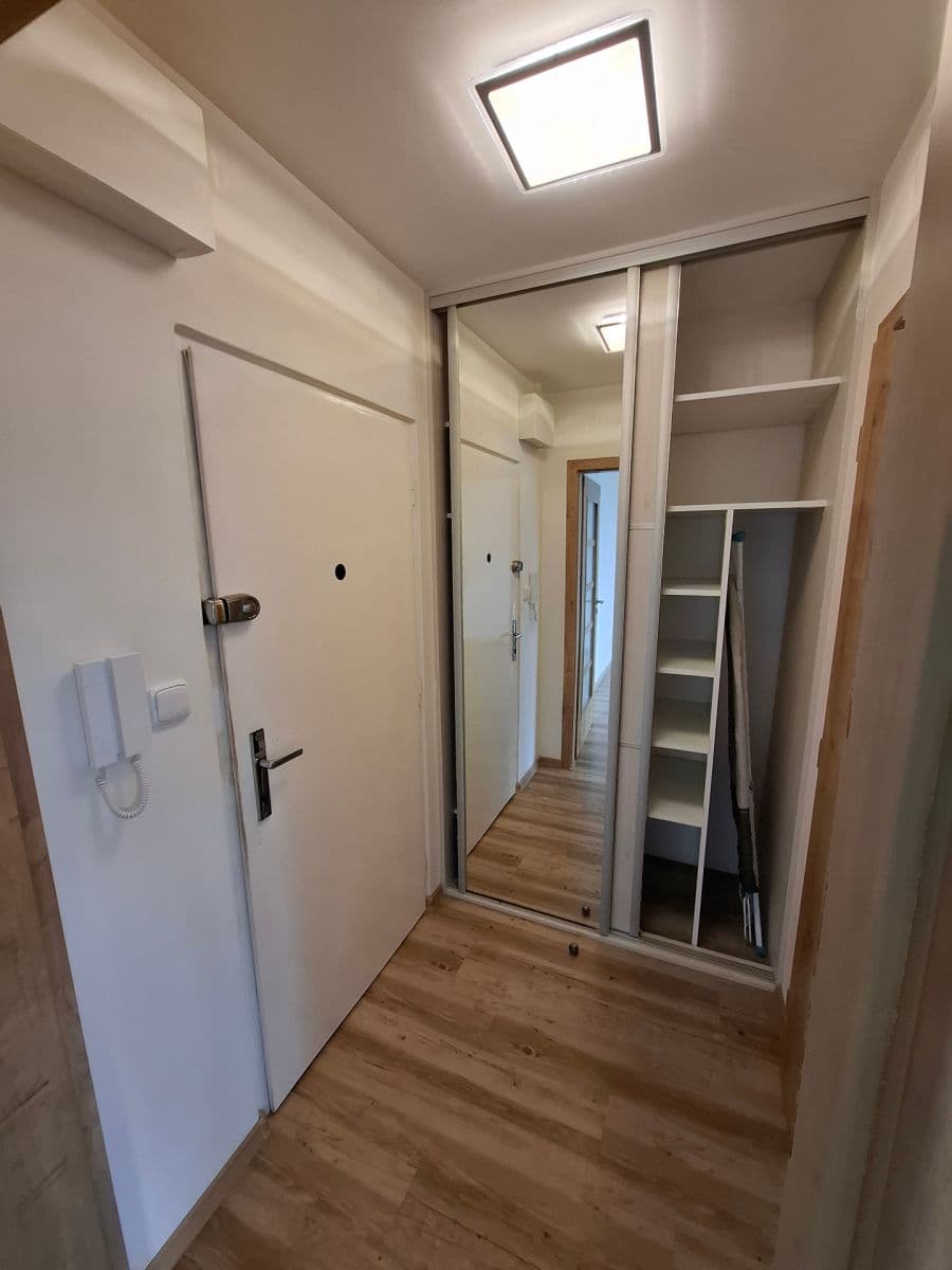 Pronájem bytu 1+kk 27 m², Veltruská, Praha, Praha Pronájem bytu 1+kk 27 m², Veltruská, Praha, Praha