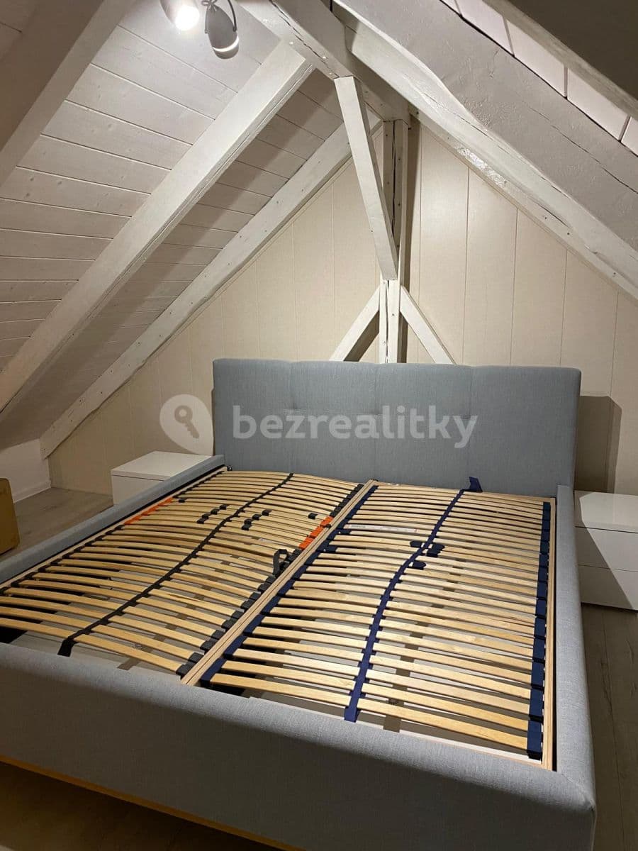 Pronájem bytu 3+1 107 m², Za rybníkem, Lišany, Středočeský kraj Pronájem bytu 3+1 107 m², Za rybníkem, Lišany, Středočeský kraj