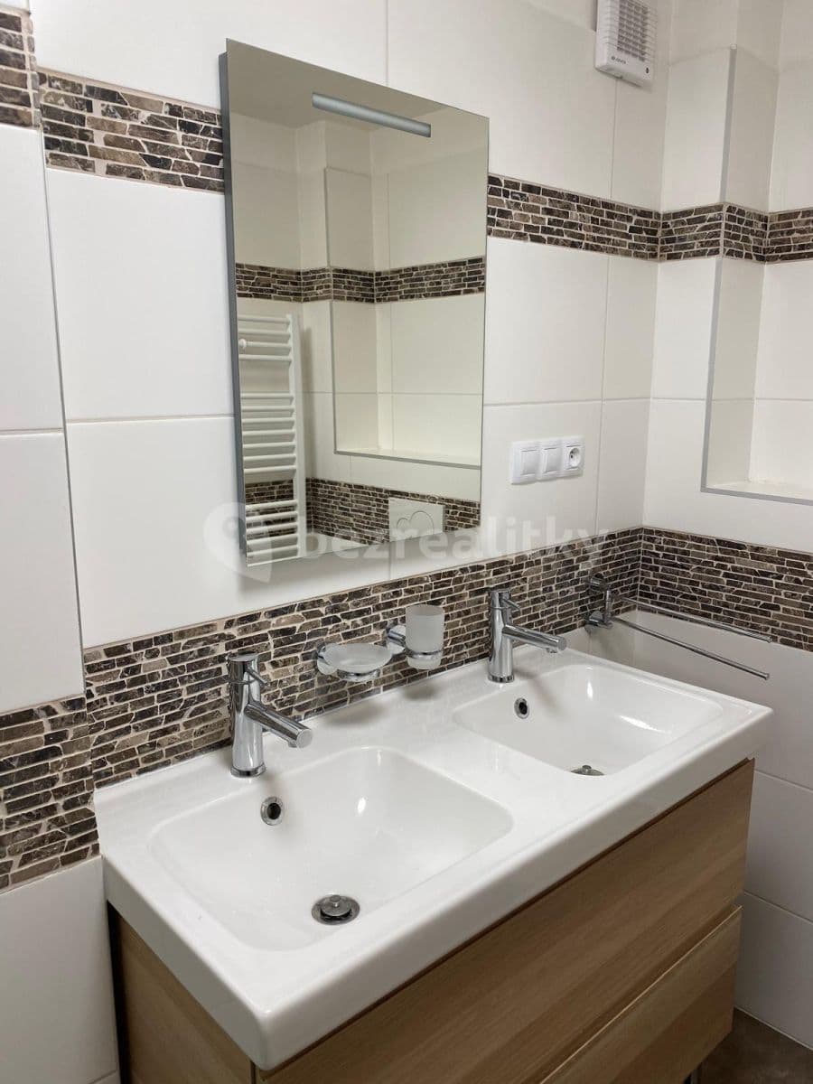 Pronájem bytu 3+1 107 m², Za rybníkem, Lišany, Středočeský kraj Pronájem bytu 3+1 107 m², Za rybníkem, Lišany, Středočeský kraj