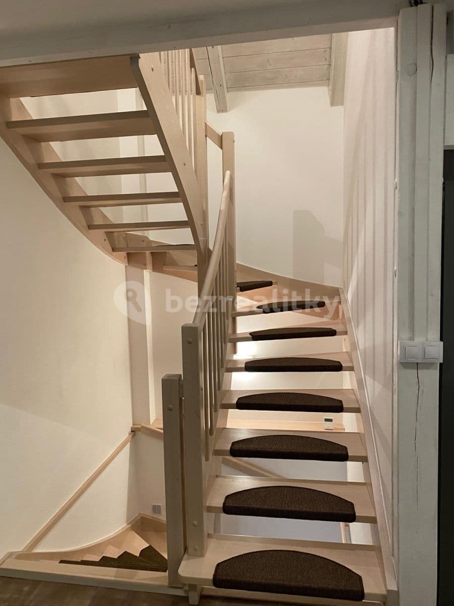 Pronájem bytu 3+1 107 m², Za rybníkem, Lišany, Středočeský kraj Pronájem bytu 3+1 107 m², Za rybníkem, Lišany, Středočeský kraj