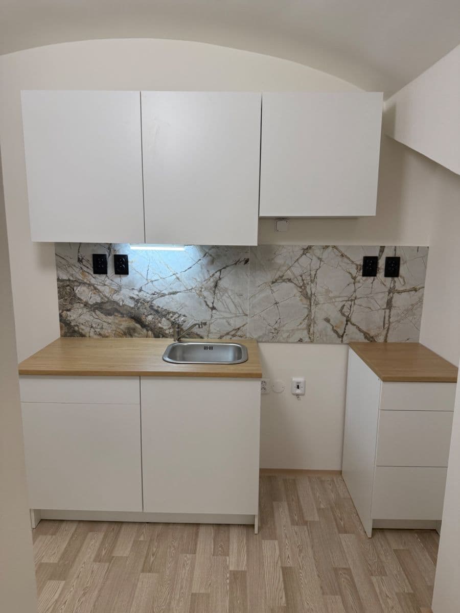 Prodej bytu 2+1 56 m², Čestmírova, Praha, Praha Prodej bytu 2+1 56 m², Čestmírova, Praha, Praha
