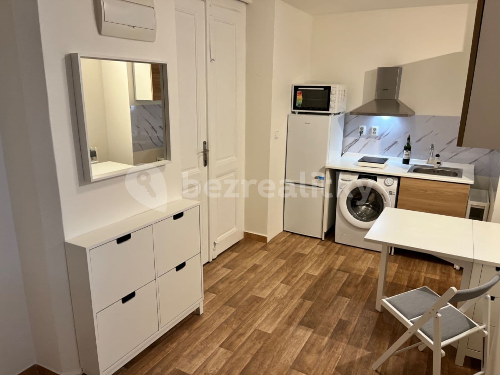 Pronájem bytu 2+1 58 m², Kolínská, Praha, Praha Pronájem bytu 2+1 58 m², Kolínská, Praha, Praha