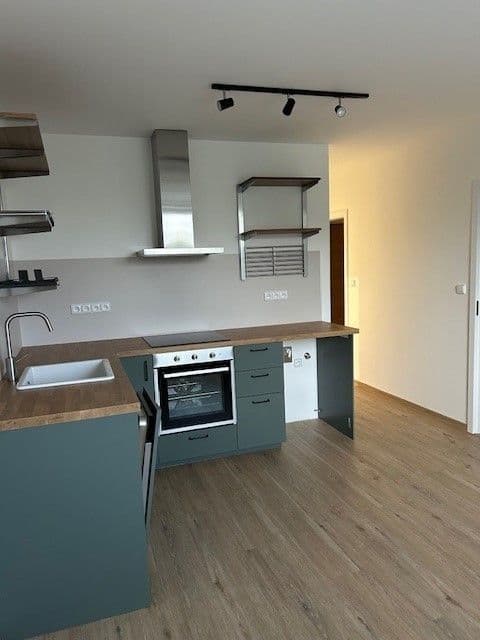 Pronájem bytu 2+kk 45 m², třída Edvarda Beneše, Hradec Králové, Královéhradecký kraj Pronájem bytu 2+kk 45 m², třída Edvarda Beneše, Hradec Králové, Královéhradecký kraj