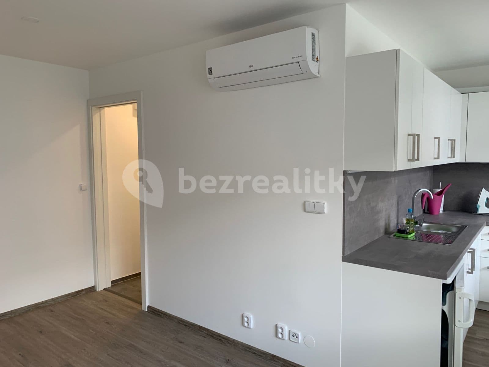 Pronájem bytu 1+1 36 m², Karly Machové, Beroun, Středočeský kraj Pronájem bytu 1+1 36 m², Karly Machové, Beroun, Středočeský kraj