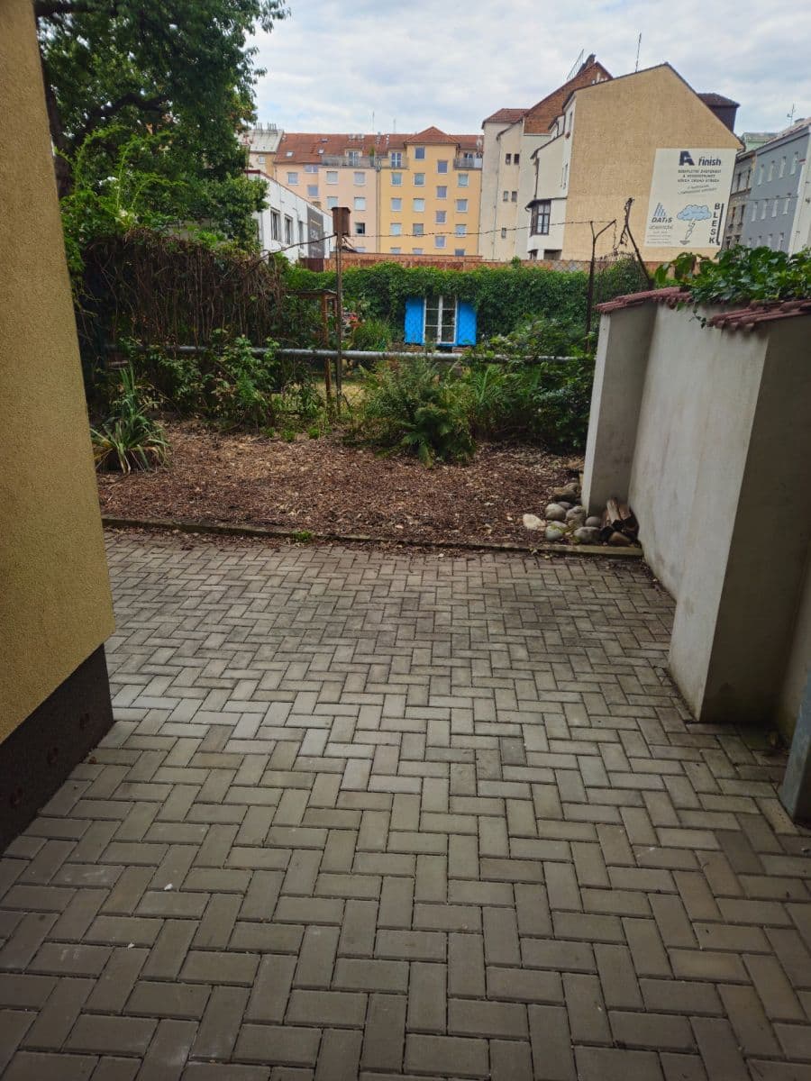 Pronájem bytu 1+kk 35 m², Rubešova, Plzeň, Plzeňský kraj Pronájem bytu 1+kk 35 m², Rubešova, Plzeň, Plzeňský kraj
