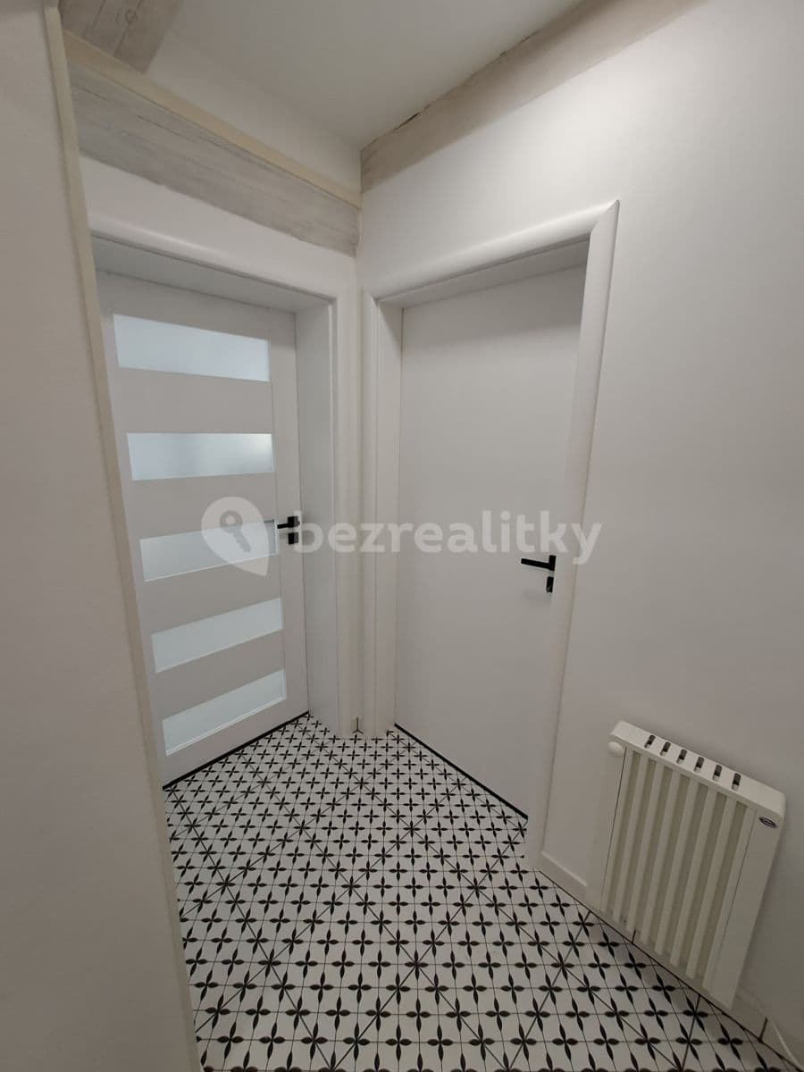 Pronájem bytu 2+kk 50 m², Za rybníkem, Lišany, Středočeský kraj Pronájem bytu 2+kk 50 m², Za rybníkem, Lišany, Středočeský kraj