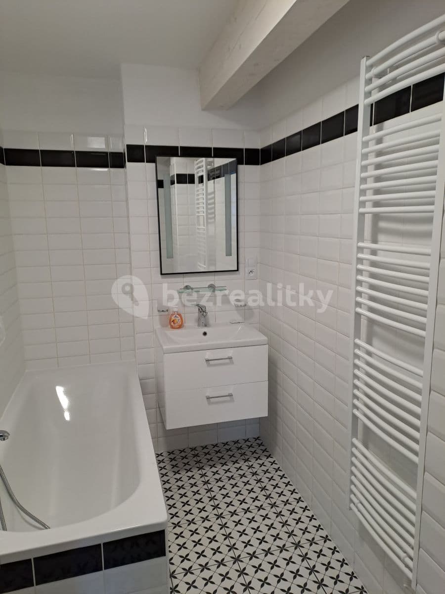 Pronájem bytu 2+kk 50 m², Za rybníkem, Lišany, Středočeský kraj Pronájem bytu 2+kk 50 m², Za rybníkem, Lišany, Středočeský kraj