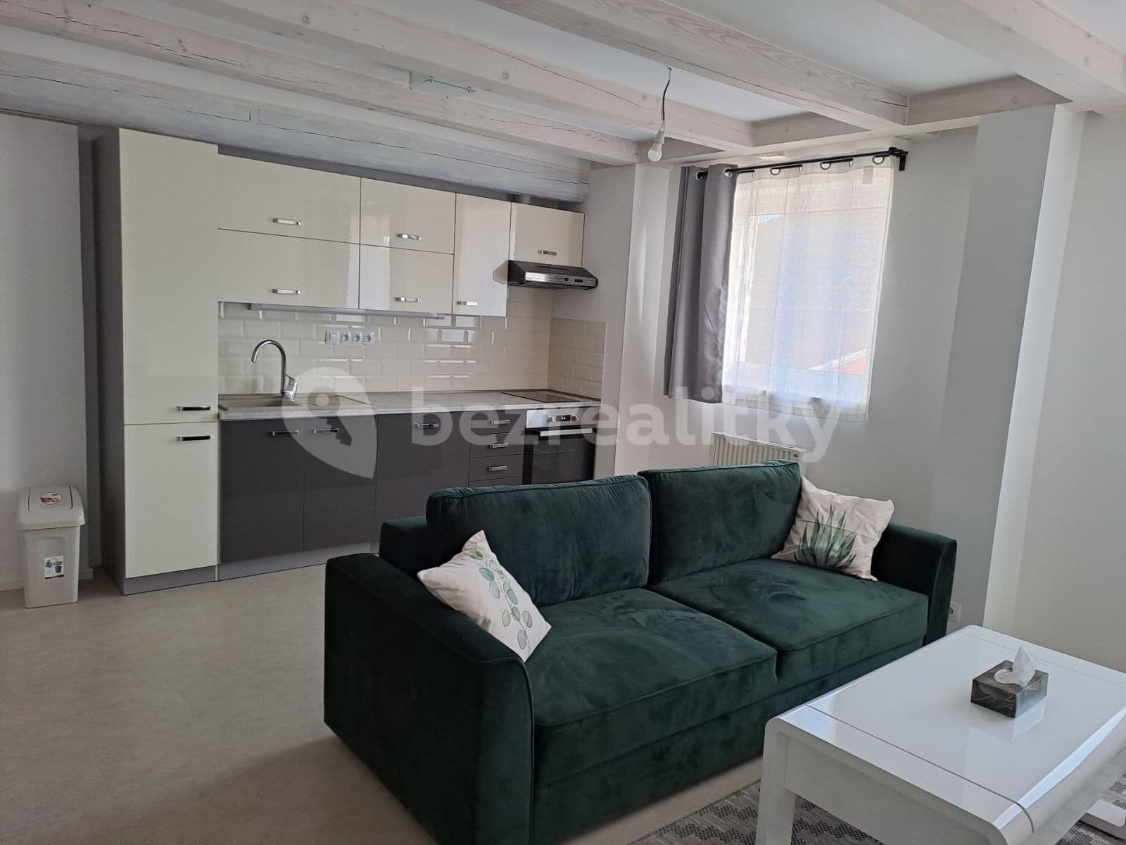 Pronájem bytu 2+kk 50 m², Za rybníkem, Lišany, Středočeský kraj Pronájem bytu 2+kk 50 m², Za rybníkem, Lišany, Středočeský kraj