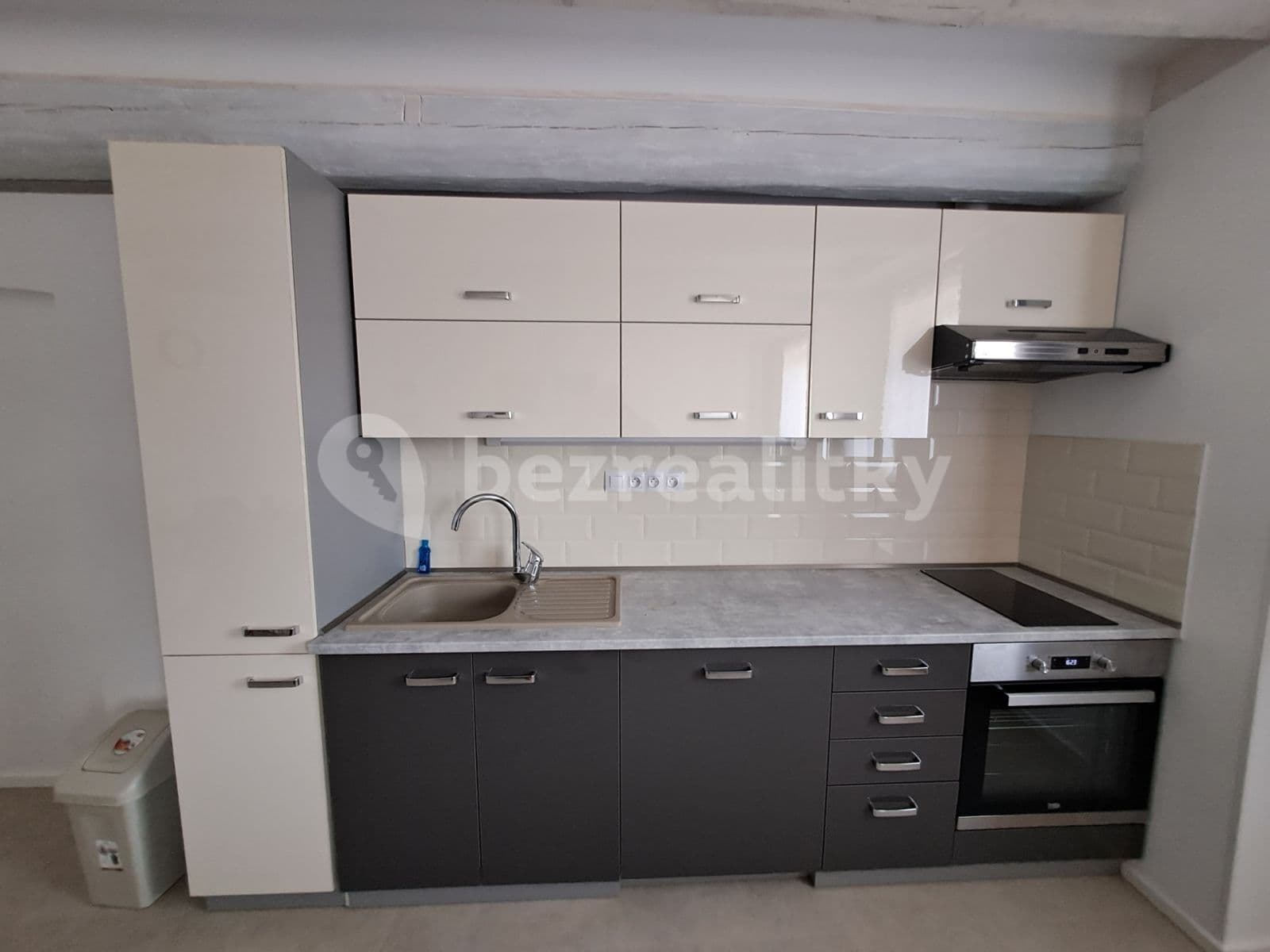 Pronájem bytu 2+kk 50 m², Za rybníkem, Lišany, Středočeský kraj Pronájem bytu 2+kk 50 m², Za rybníkem, Lišany, Středočeský kraj