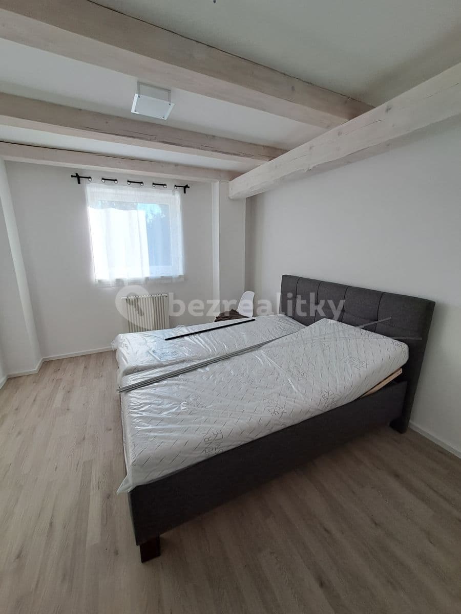 Pronájem bytu 2+kk 50 m², Za rybníkem, Lišany, Středočeský kraj Pronájem bytu 2+kk 50 m², Za rybníkem, Lišany, Středočeský kraj