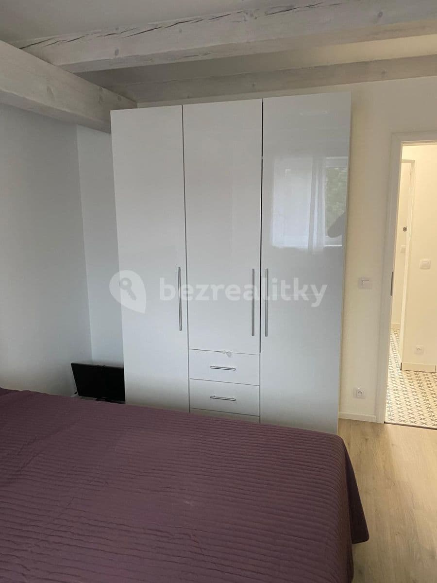 Pronájem bytu 2+kk 50 m², Za rybníkem, Lišany, Středočeský kraj Pronájem bytu 2+kk 50 m², Za rybníkem, Lišany, Středočeský kraj